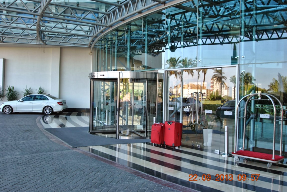 imagini hotel TITANIC LARA